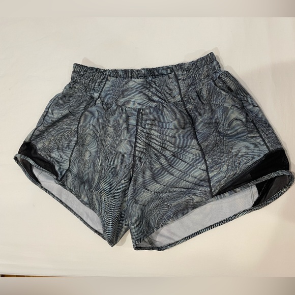 lululemon athletica Pants - Lululemon LR 4” Hotty Hot Shorts